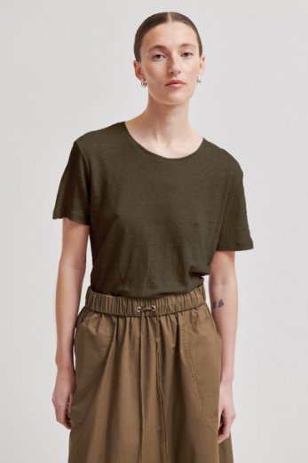 Second female Peony Tee canteen