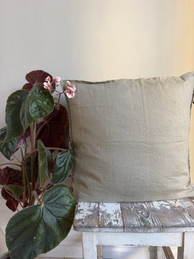 Tell me more kuddfodral 50x50cm -olive
