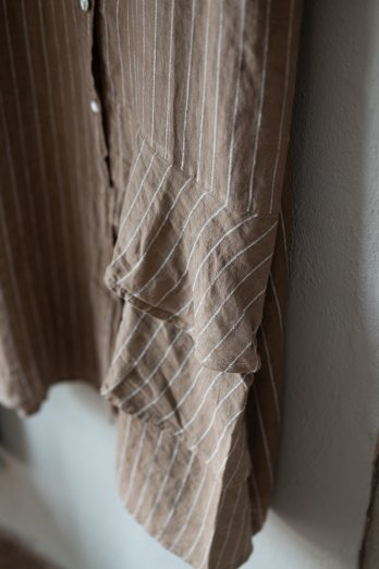 randig linneklänning