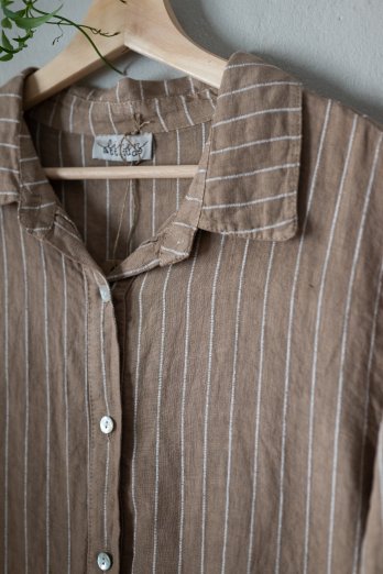 randig linneklänning