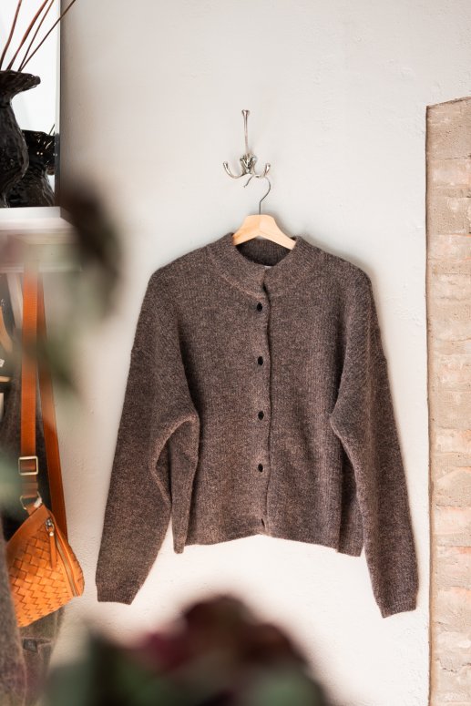 GESTUZ ALPHAGZ SHORT CARDIGAN CHESTNUT