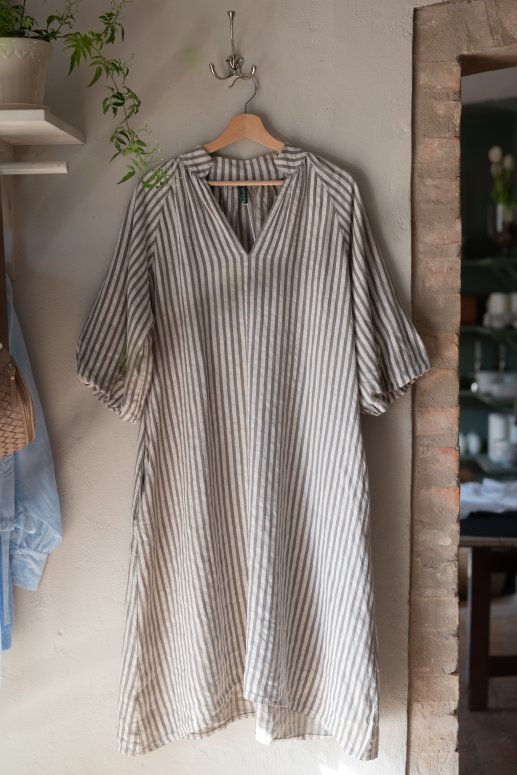 randig linneklänning brun